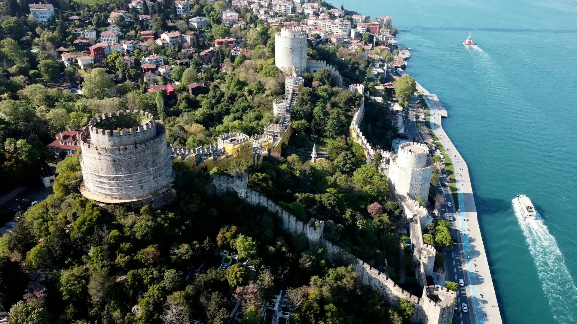Vue aérienne de Rumeli Hisarı et du Bosphore Vue aérienne de La Forteresse de Rumeli